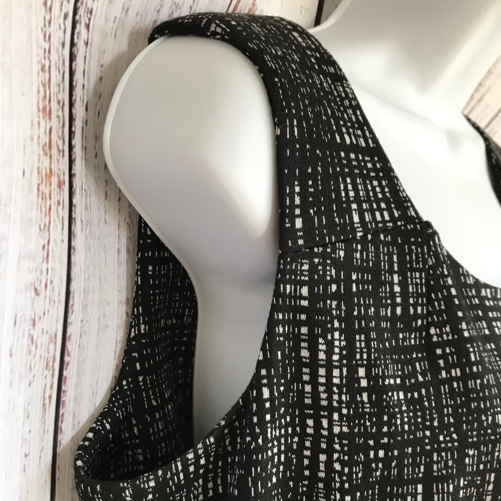 Calvin Klein Women’s Black & White Geometric Sleeveless Dress - Picture 5 of 14